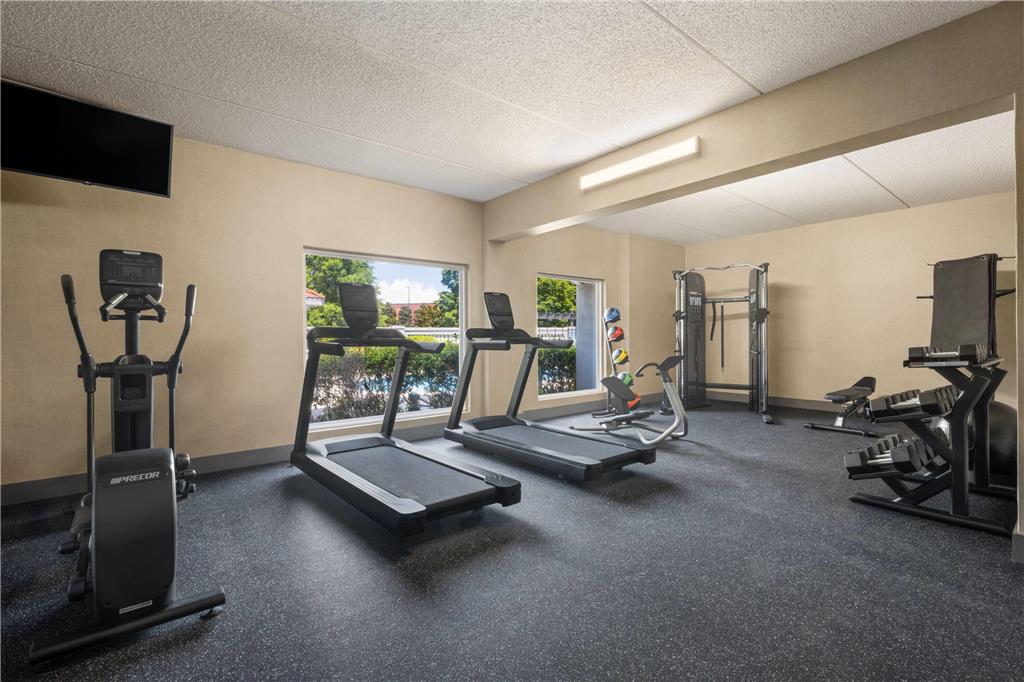 La Quinta Inn & Suites by Wyndham Raleigh Cary - photo 8