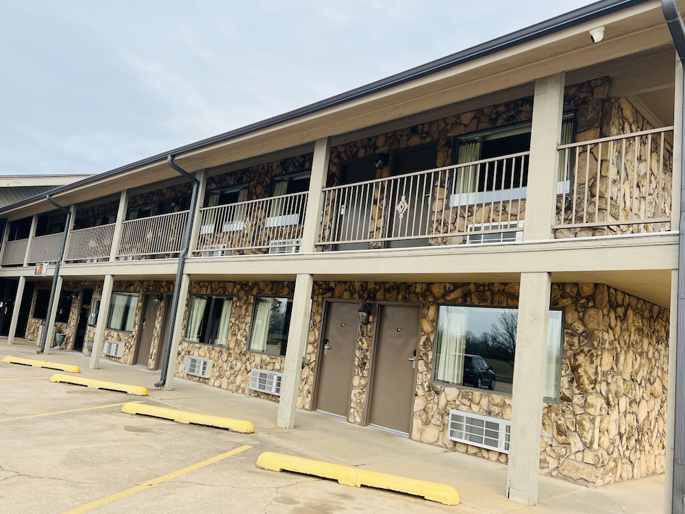 Cattle Country Lodge - photo 35