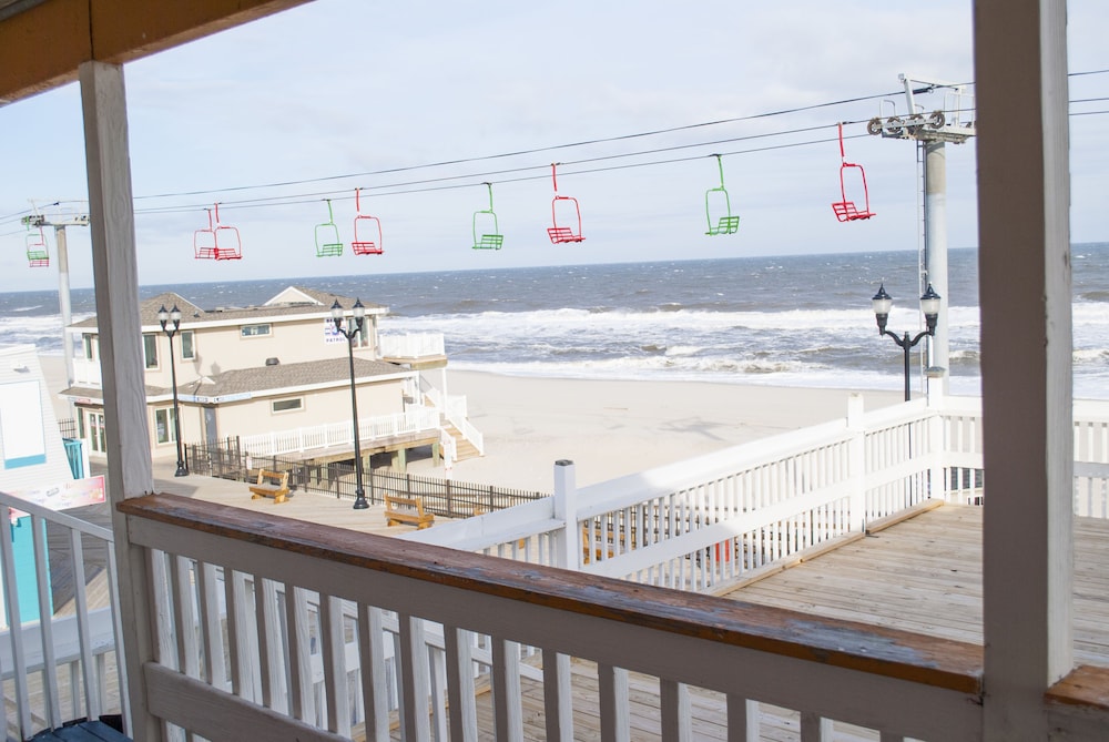 Boardwalk Hotel Charlee & Beach House Rentals - photo 63