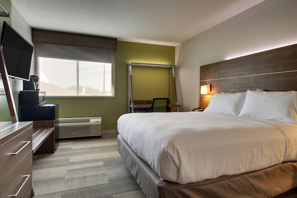 Holiday Inn Express & Suites Wapakoneta by IHG - photo 38