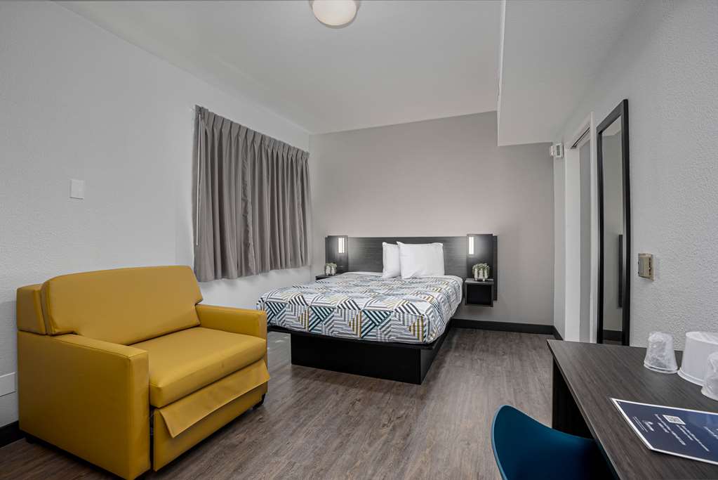 Motel 6 San Diego CA Downtown - photo 4