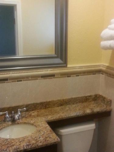 Belvedere Inn - photo 15