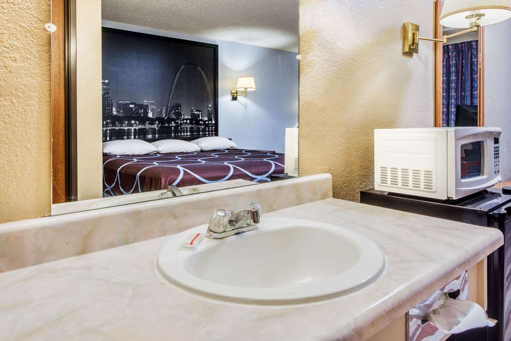 Super 8 by Wyndham Sullivan - photo 9