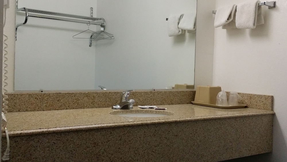Desert Mirage Inn & Suites - photo 11