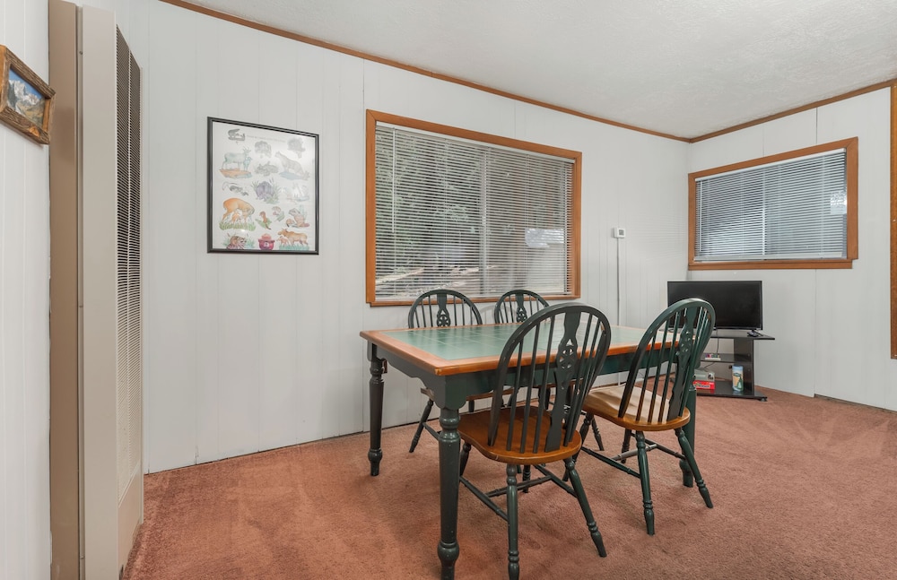 Bear Paw Lodge & Vacation Homes - photo 18
