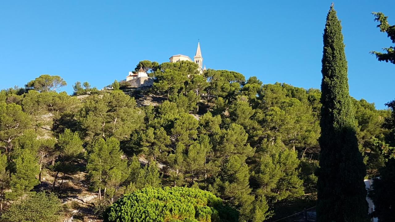 Gite Sous L'olivier — 4-Star Luxury Hotel in Marseille, France