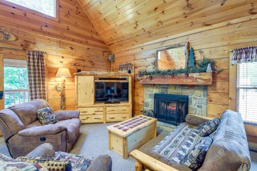 Sevierville Cabin with Wraparound Deck and Lake Access — 4-Star Luxury Hotel in Sevierville, United States