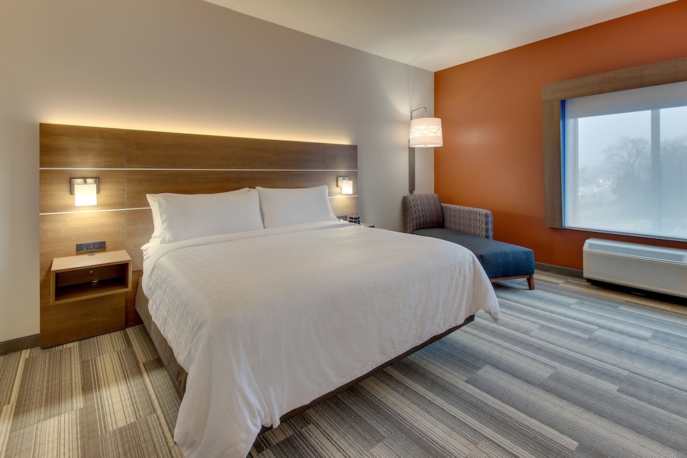 Holiday Inn Express & Suites Nashville Metrocenter Downtown by IHG - photo 18