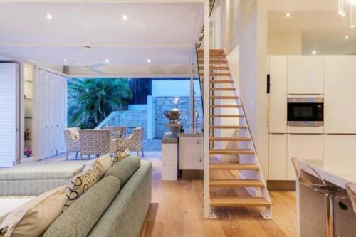 Clifton 4th Beach Villa 6 Sleeper