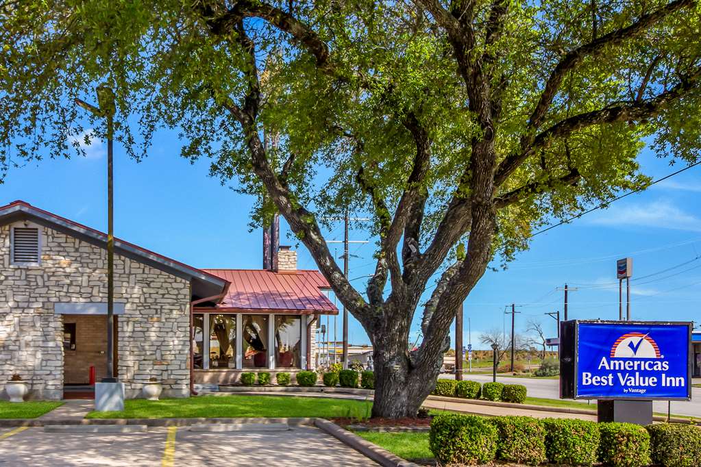 Americas Best Value Inn Columbus TX - photo 14