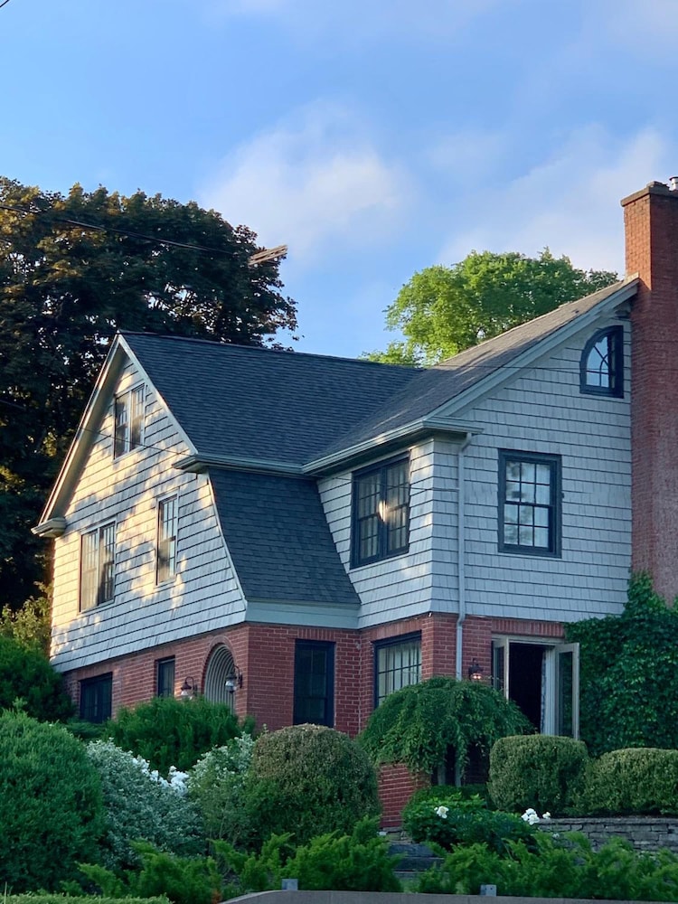 The Pebble Bed & Breakfast — 5-Star Luxury Hotel in Halifax, Canada