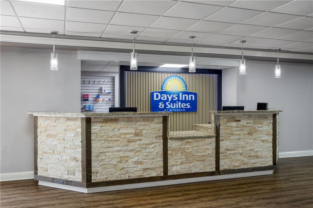 Days Inn and Suites by Wyndham Hammond IN - photo 4