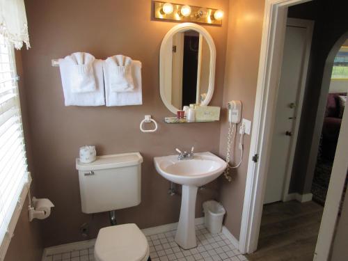 Captain Cook Inn - photo 6