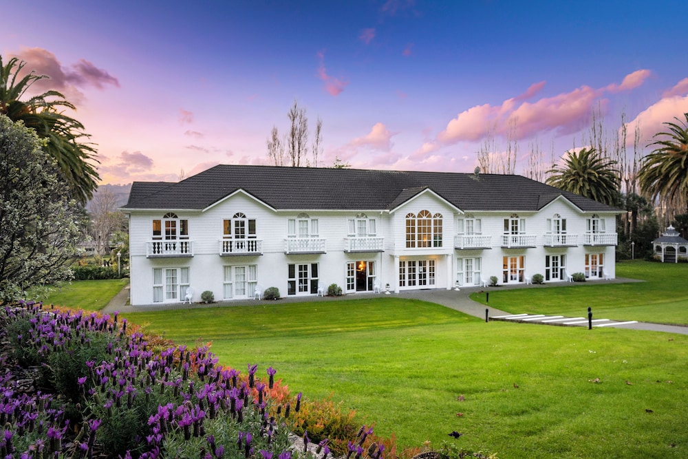 Wallaceville Motor Lodge — 4-Star Luxury Hotel in Upper Hutt, New Zealand