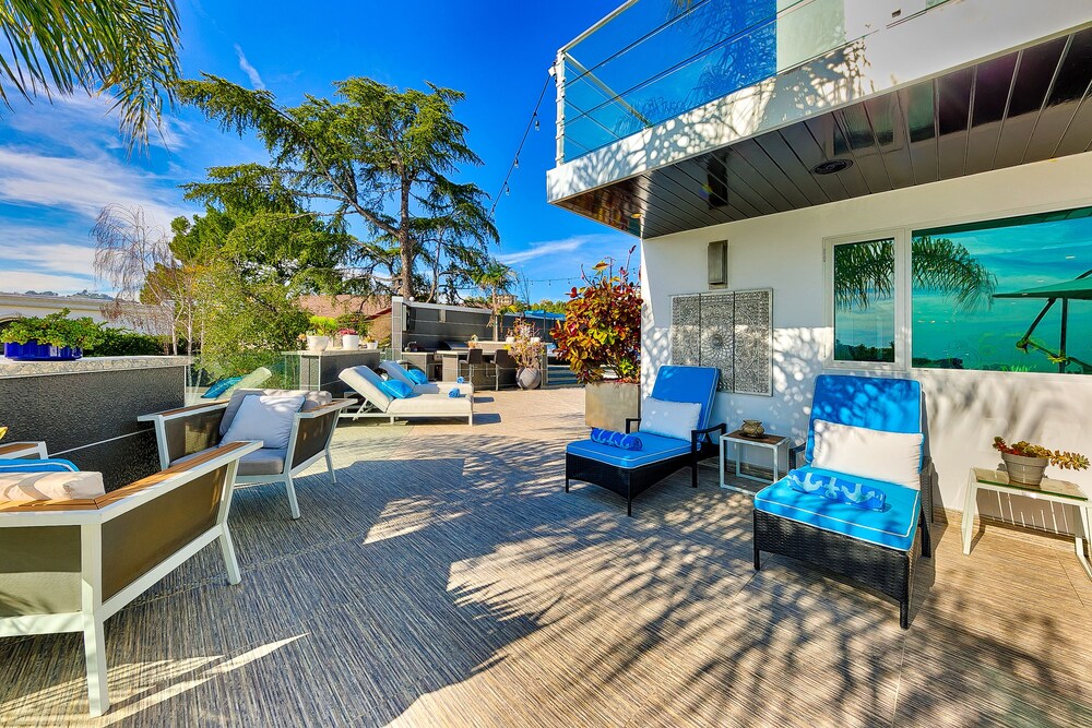 Hollywood Estate With Stunning Views - photo 57