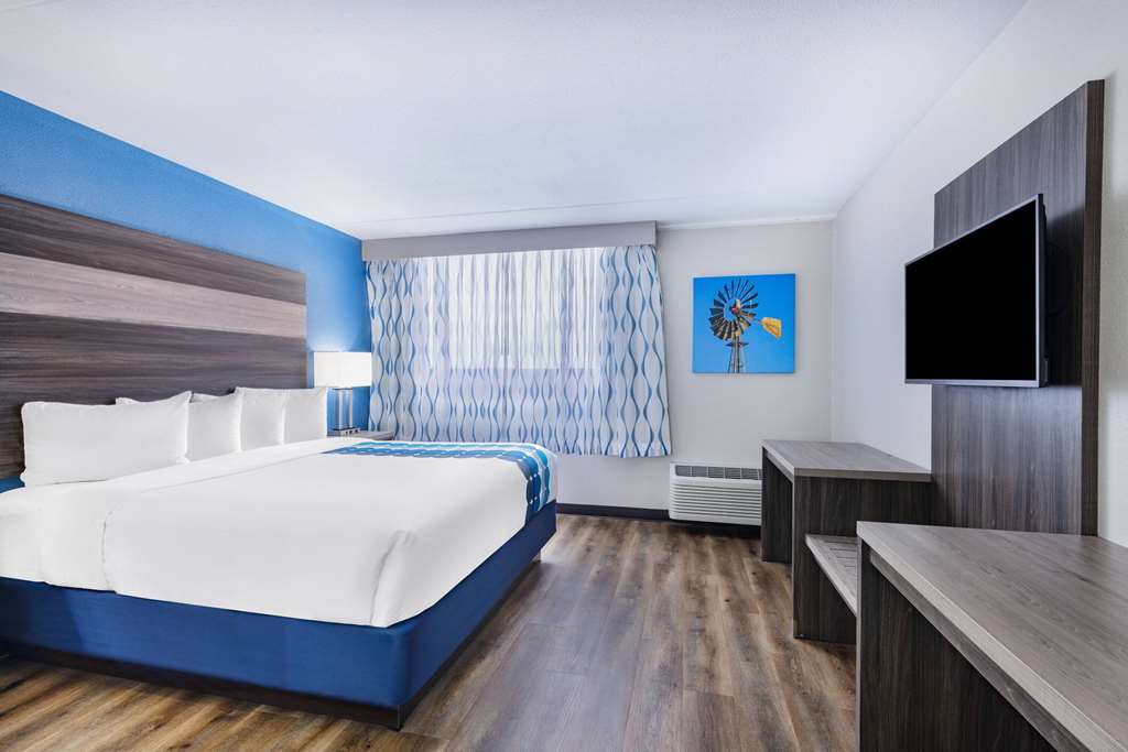 Wingate by Wyndham Wichita Airport - photo 22