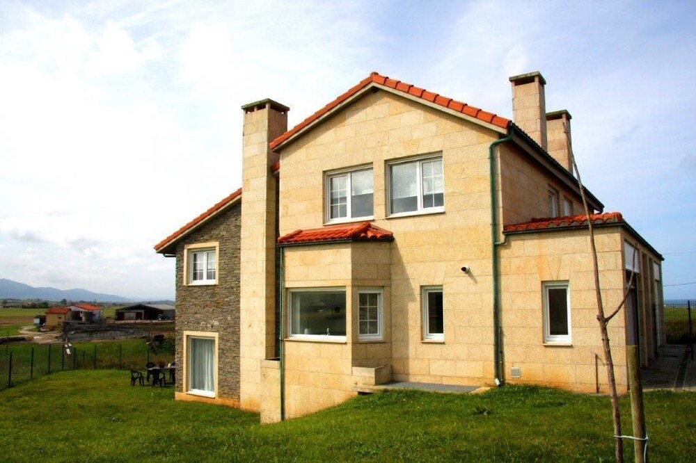 Chalets Playa Galizano — Santander — photo 2