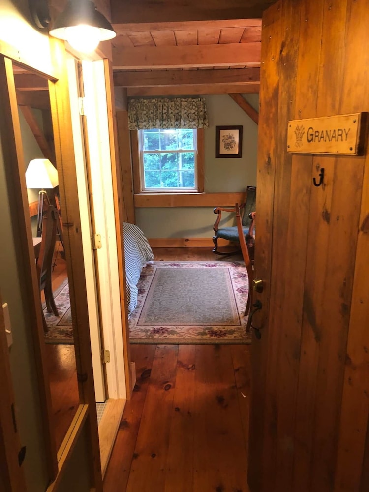 Yellow Barn Estate - photo 8