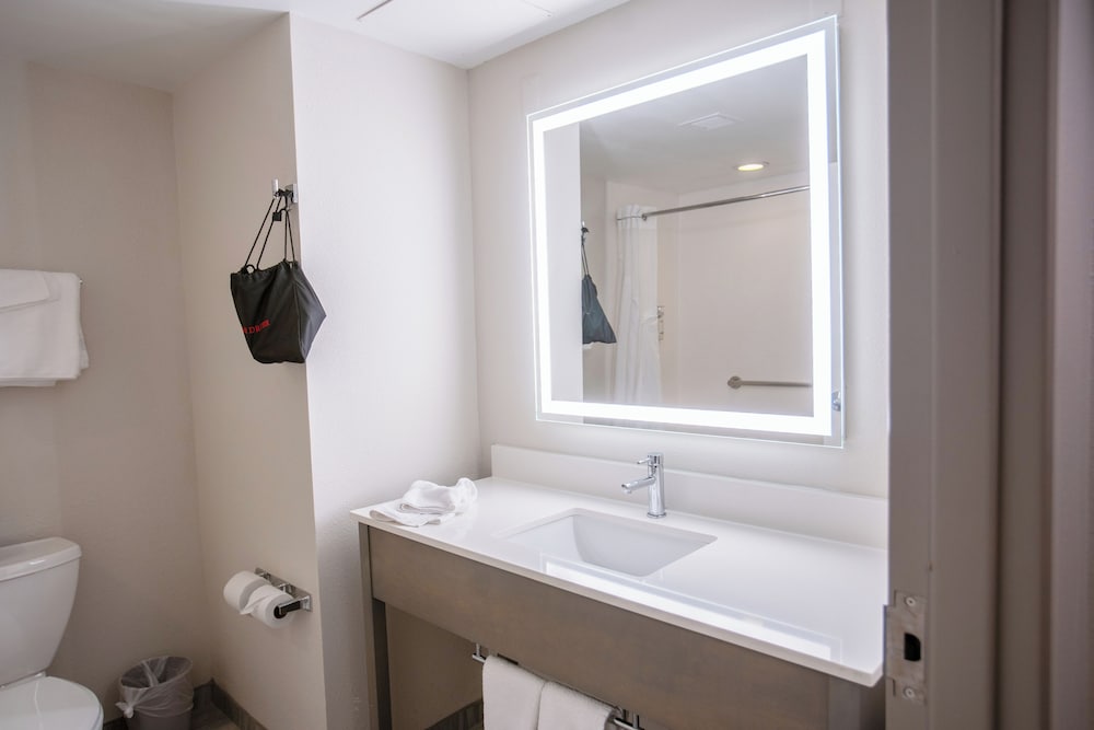 Holiday Inn Express Pembroke by IHG - photo 31