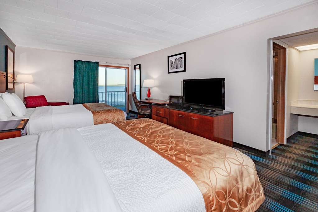 Days Inn & Suites by Wyndham St. Ignace Lakefront - photo 33