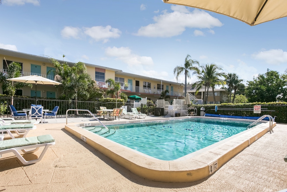 Hideaway Waterfront Resort & Hotel - photo 41