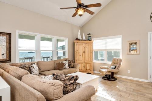 Front Row by Oak Island Accommodations - photo 42