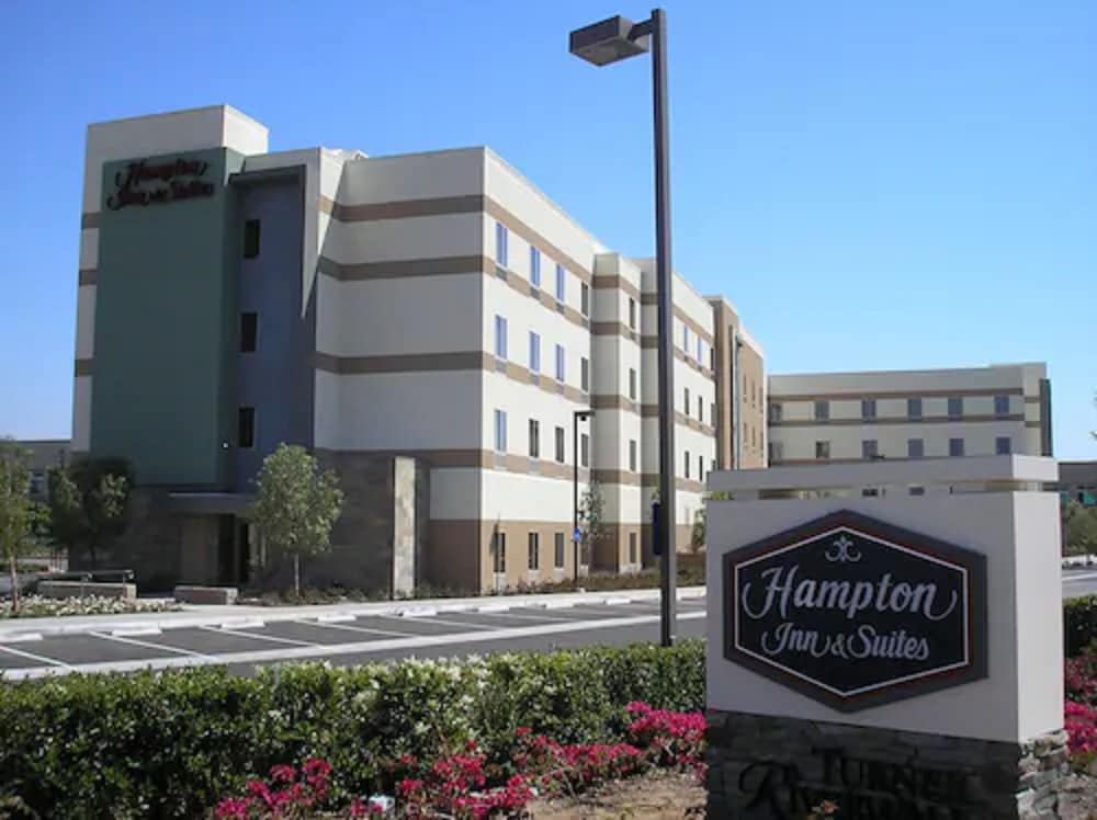 Hampton Inn & Suites Riverside Corona East - photo 27