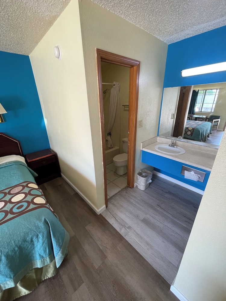 Executive Inn Of Mountain Home - photo 22