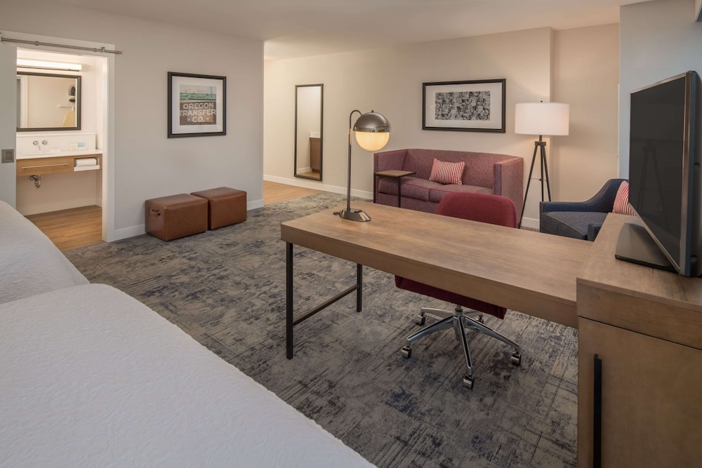 Hampton Inn & Suites Portland Pearl District - photo 20