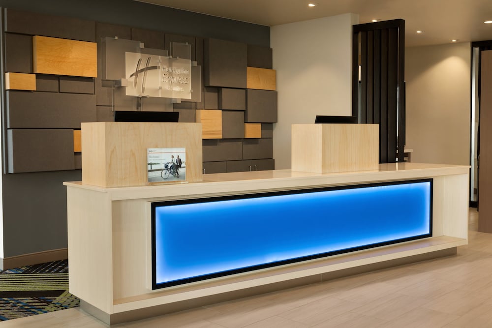 Holiday Inn Express and Suites Beaver Dam - photo 31