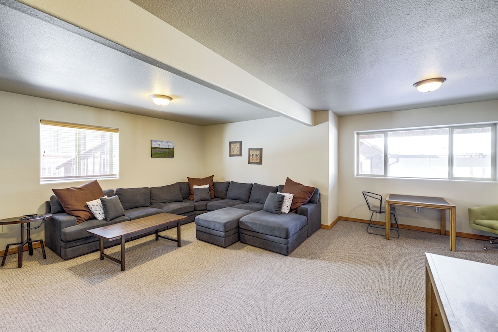 Angel Fire Townhome w Hot Tub: 2 Mi to Ski Resort - photo 9