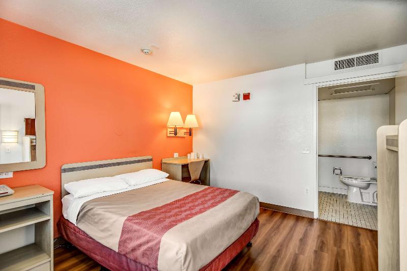 Super 8 by Wyndham Tracy - photo 16