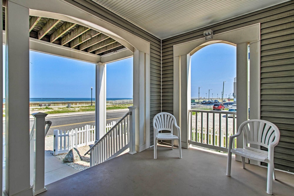 Idyllic Oceanfront Home on Atlantic City Boardwalk - photo 4