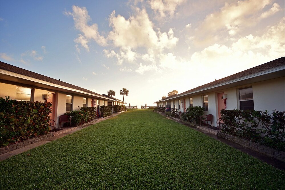 Surf Studio Beach Resort - photo 84