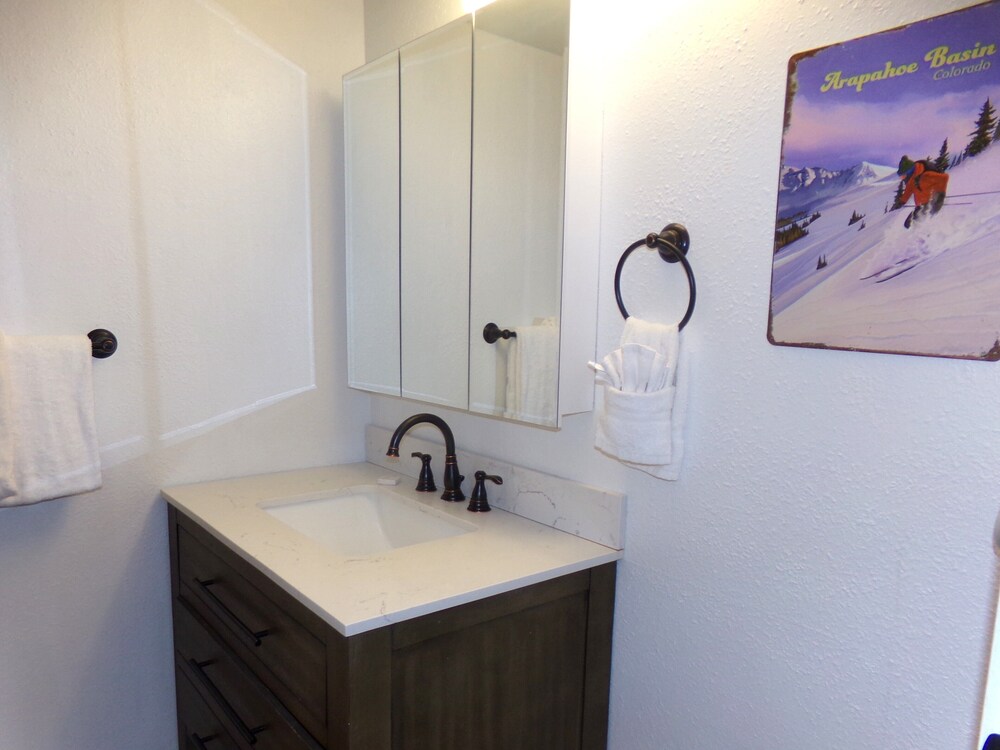 Wild Irishman 2 bed 2 bath Sleeps 9 WIBH - photo 12