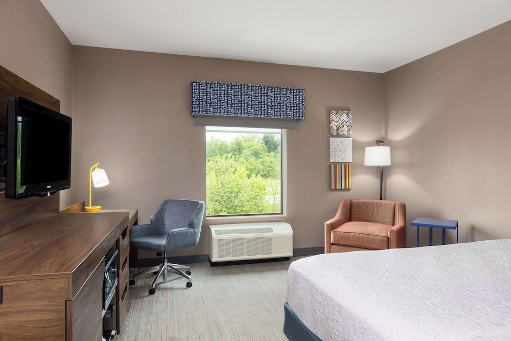 Hampton Inn & Suites Harrisburg North - photo 16