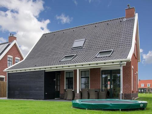 Holiday home with sauna and sun shower in Zeeland — 4-Star Luxury Hotel in Colijnsplaat, Netherlands