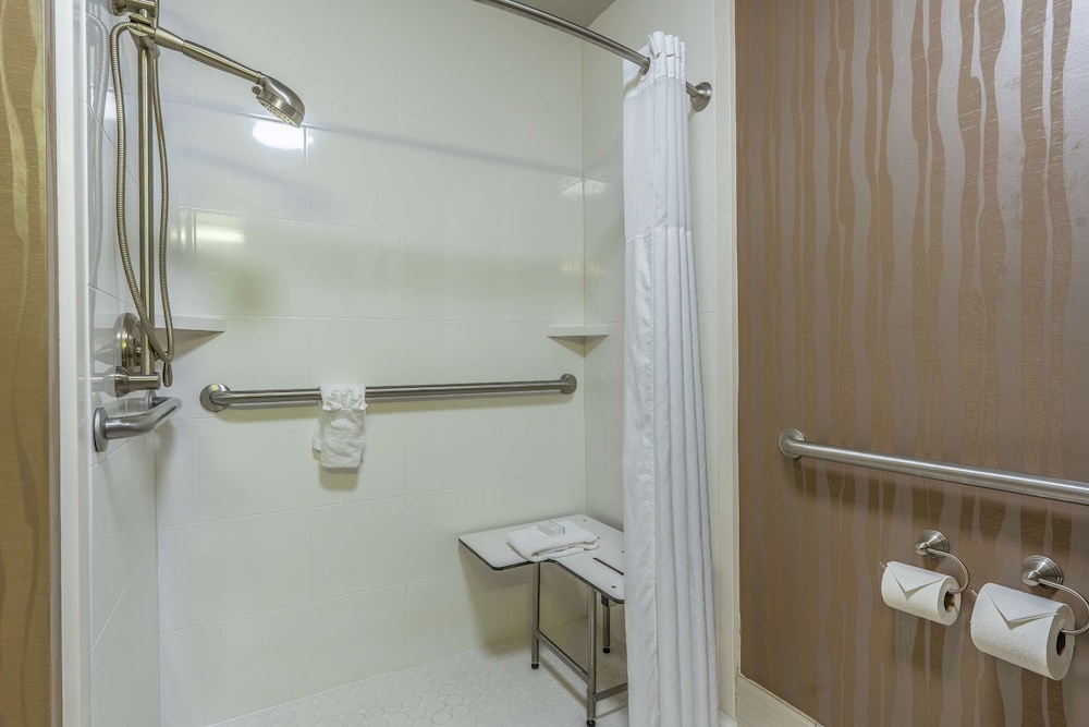 Hampton Inn Milledgeville - photo 19
