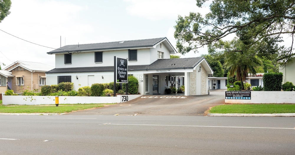 Riviera on Ruthven Motel