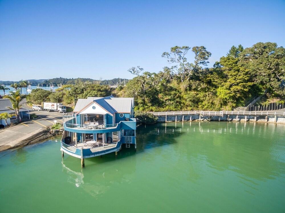 The Boathouse — 5-Star Luxury Hotel in Paihia, New Zealand
