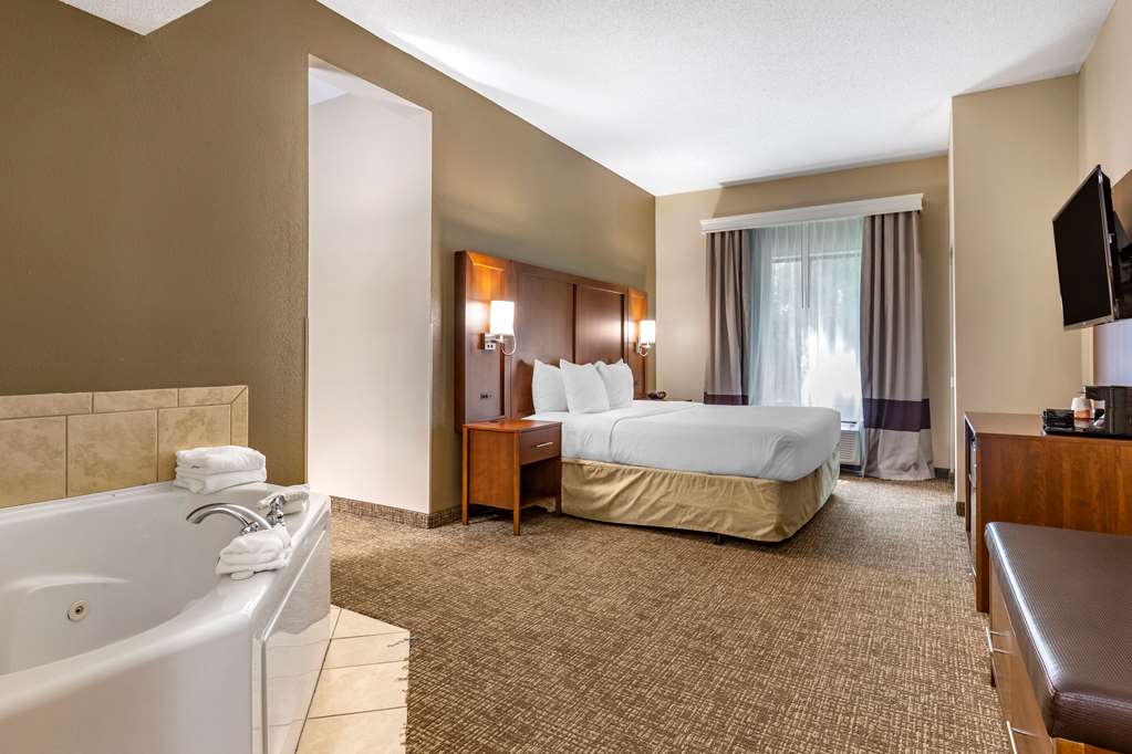 Comfort Suites Clayton Garner - photo 18
