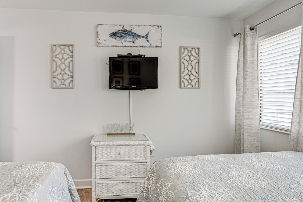 Beach & Pool Access: Resort style Myrtle Beach Gem - photo 14