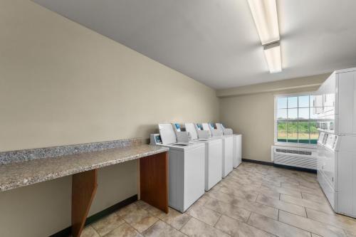 Risewell Kitchen Suites Pleasanton - photo 11