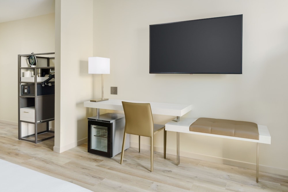 AC Hotel by Marriott Naples 5th Avenue - photo 12