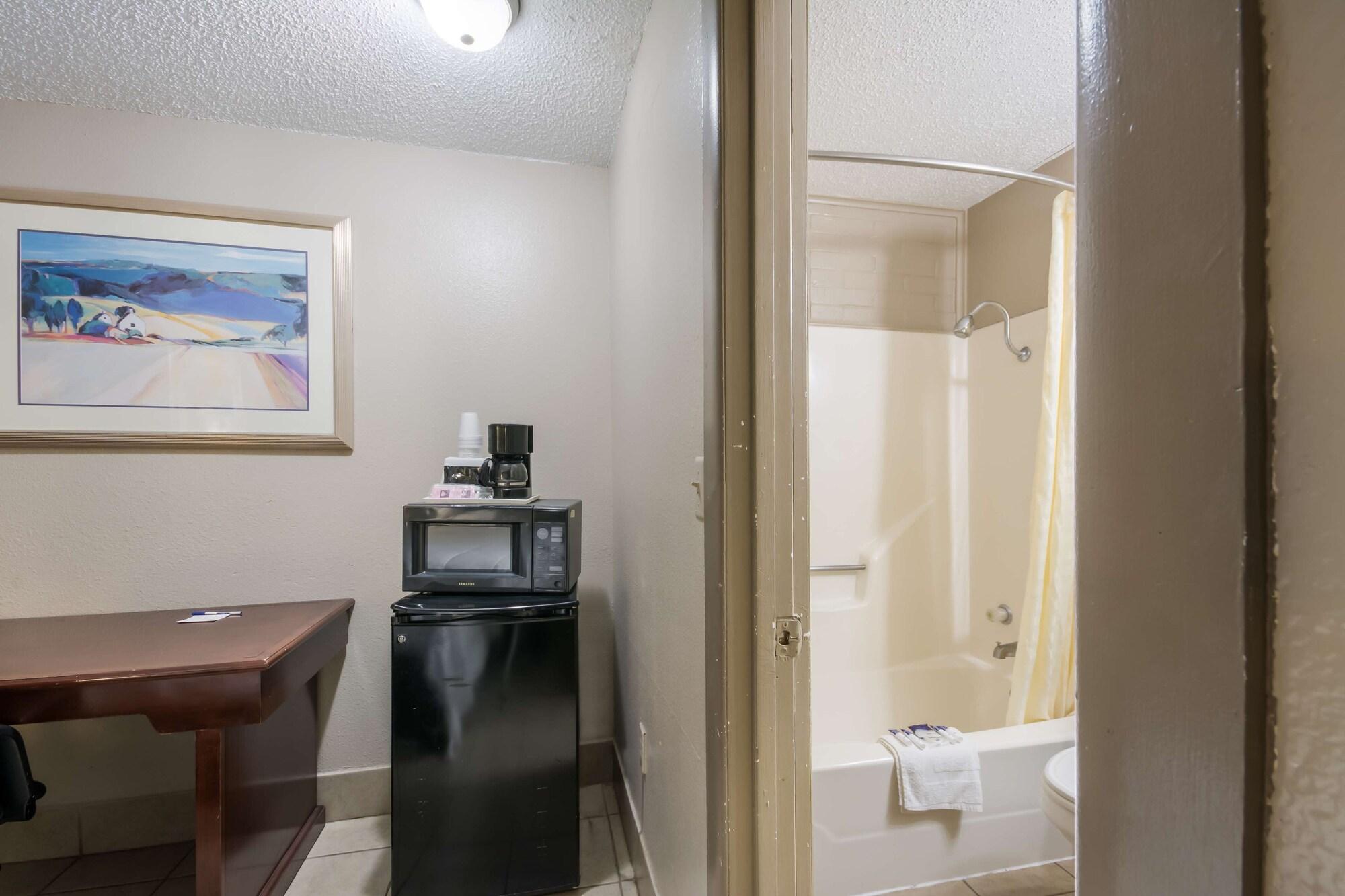 Americas Best Value Inn Woodward at 8th St - photo 31