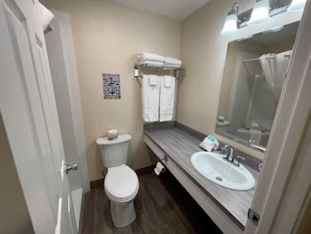 The Coastal Inn and Suites - photo 128