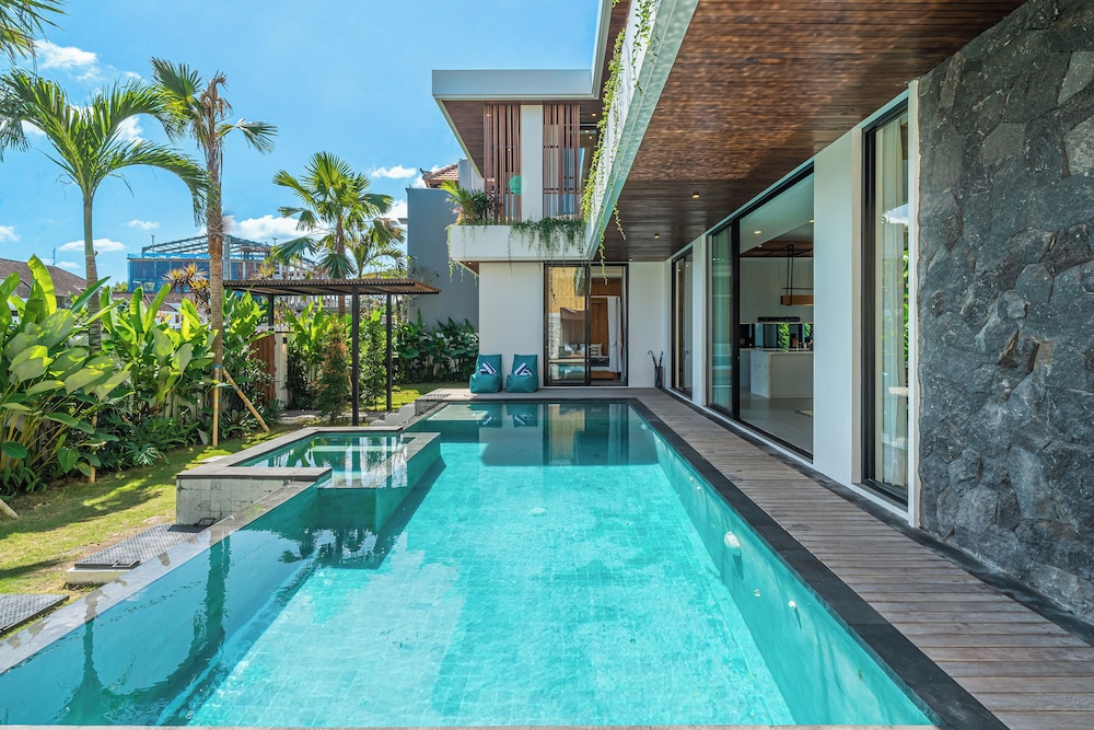 Villa Bedawang 4BR Villa Seminyak — 4-Star Luxury Hotel in Seminyak, Indonesia