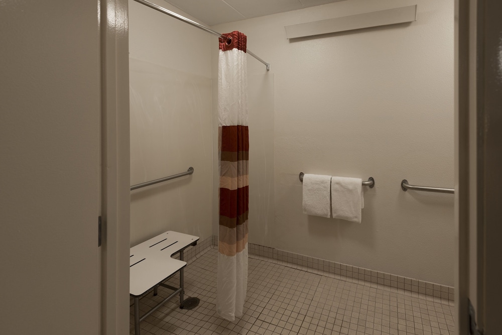 Red Roof Inn PLUS Chicago Willowbrook - photo 29