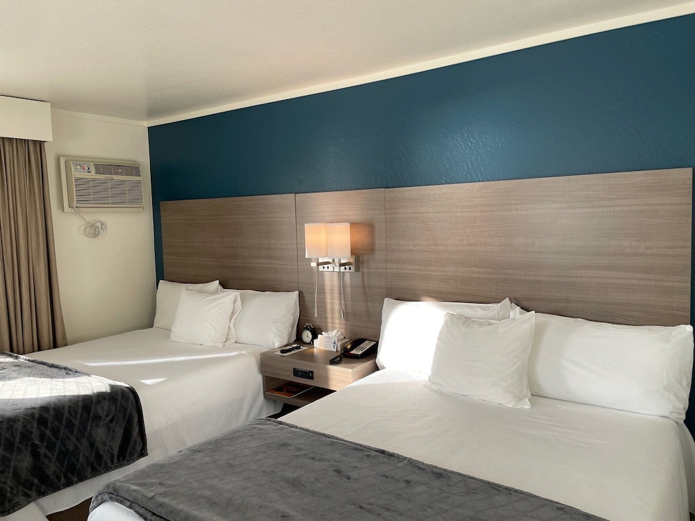 Crown Motel and Family Resort - photo 40