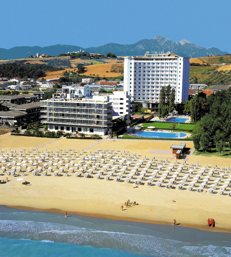 Grand Hotel Berti — Silvi